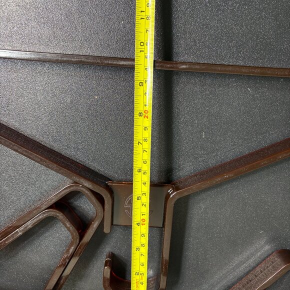 Set of 7 Vintage Lucite Monogrammed Hangers - Picture 8 of 8